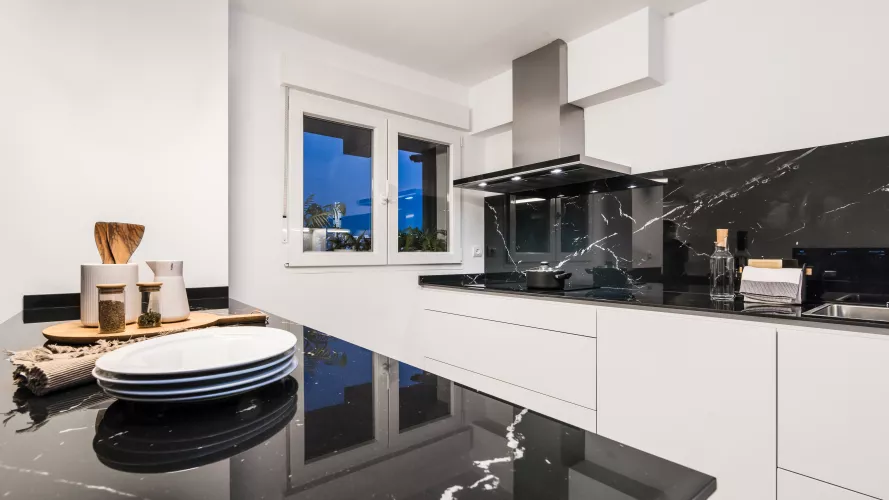 Cocina Santos Blanca y Negra con Península