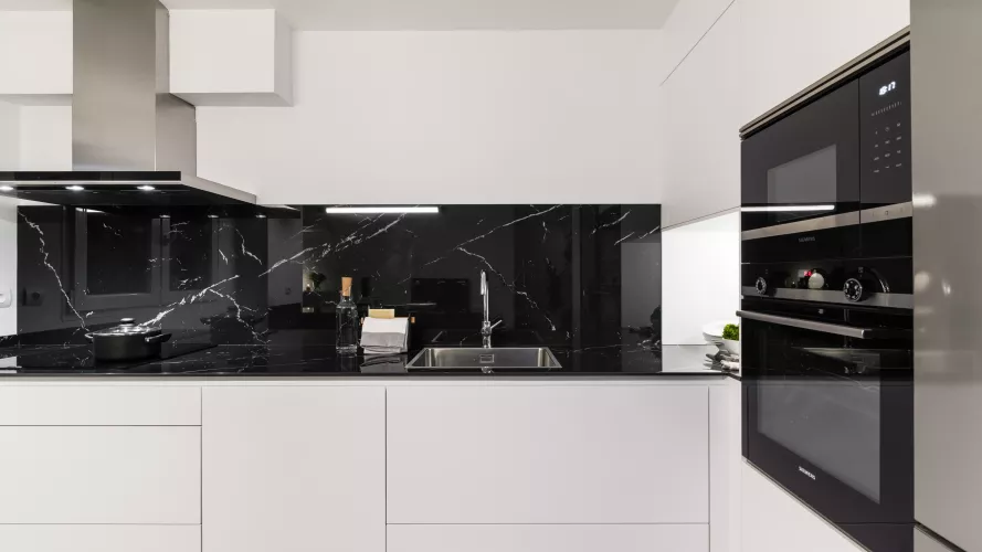 Cocina Santos Blanca y Negra con Península