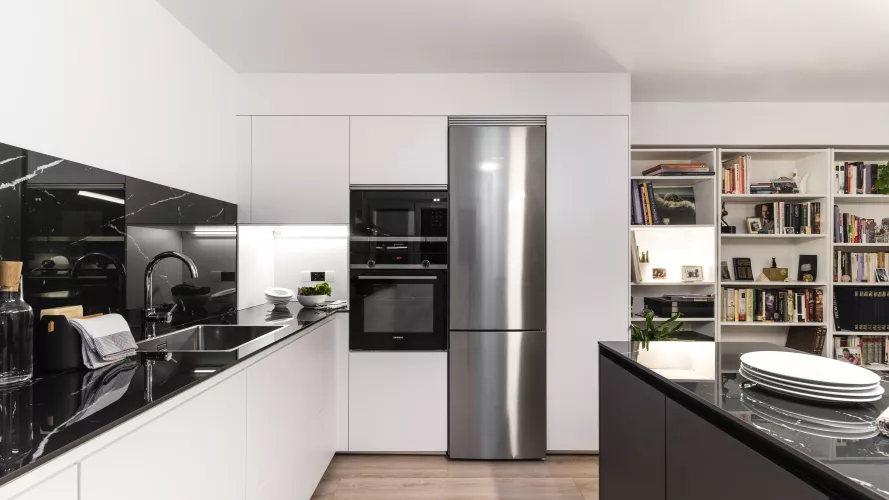 Cocina Santos Blanca y Negra con Península