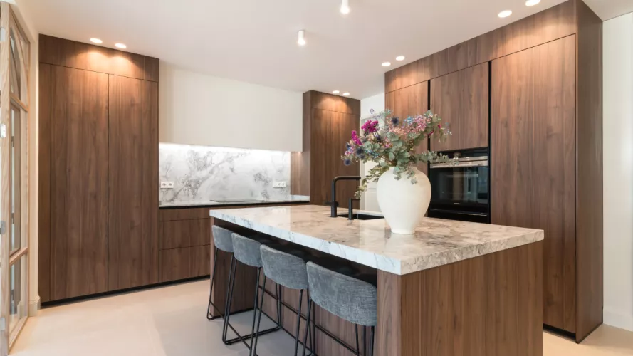 Cocina Santos con isla en nogal