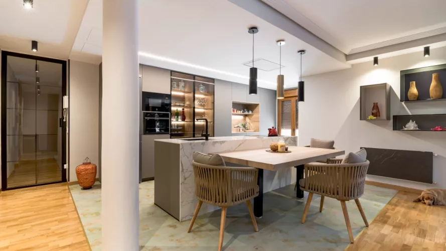 Cocina Santos gris con isla abierta al salón