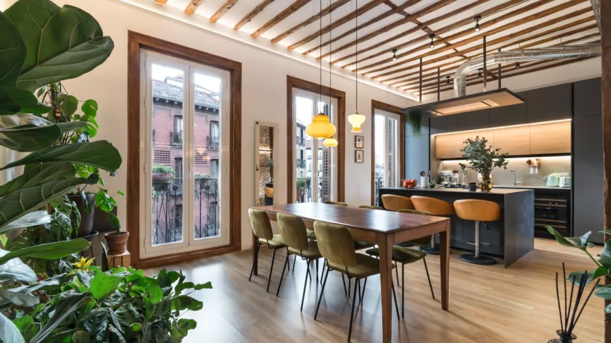 Cocina Santos gris con isla central abierta al salón