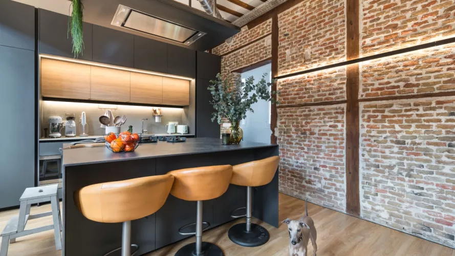 Cocina Santos gris con isla central y barra