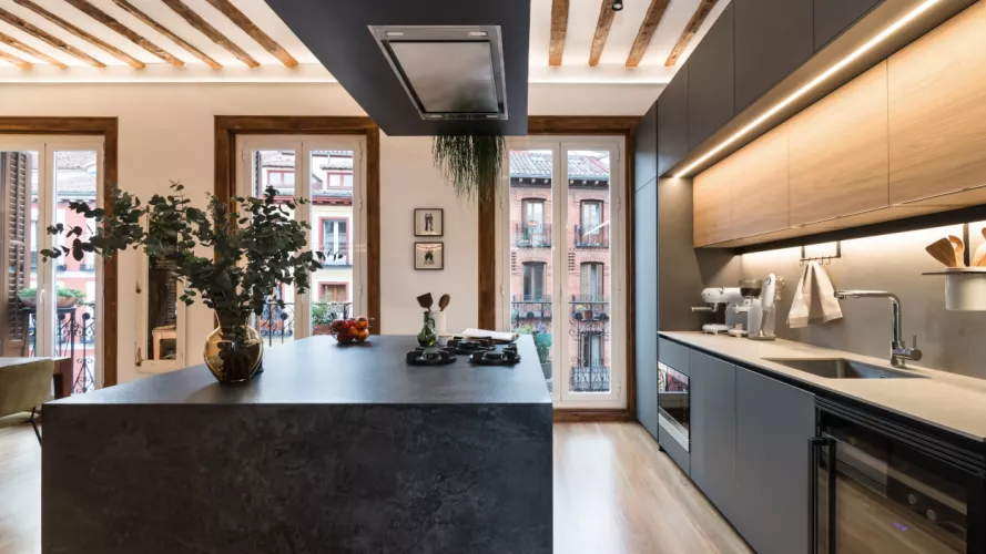 Cocina Santos gris con isla encimera Pitt Cooking