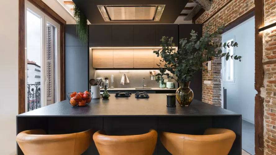 Cocina Santos gris con isla encimera Pitt Cooking