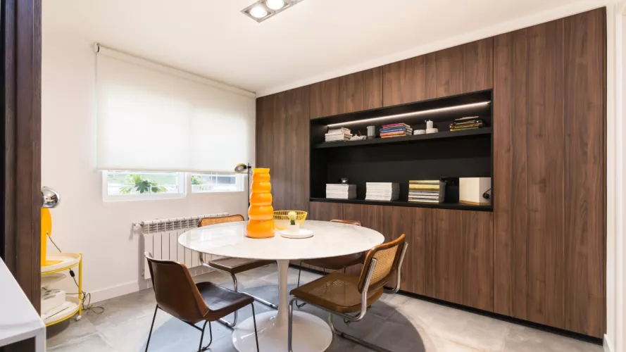 Cocina Santos nogal con mueble desayunador