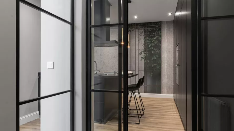 entrada a la cocina y suelo en roble