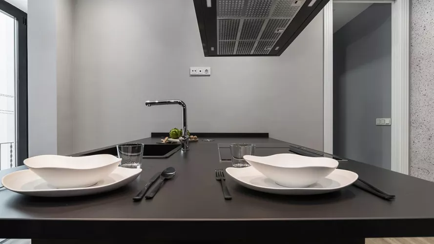 Cocina Santos Negra con encimera Neolith