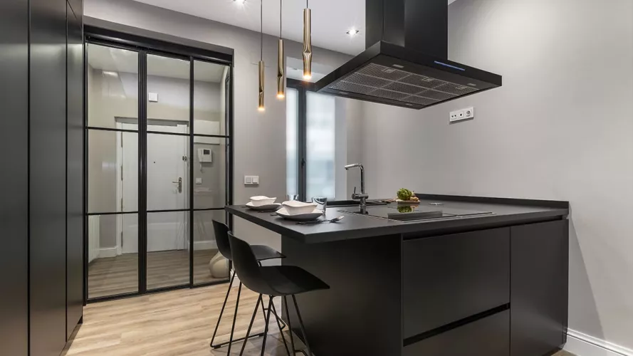 Cocina moderna de lujo en color negro