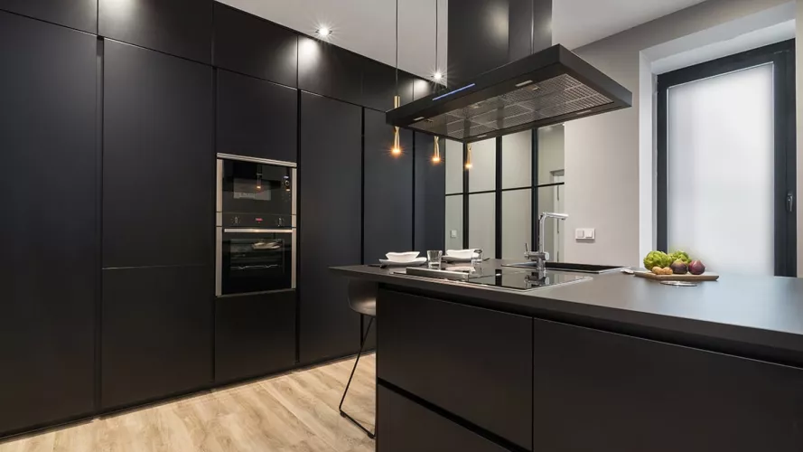 Cocina Santos Negra en color negro con península