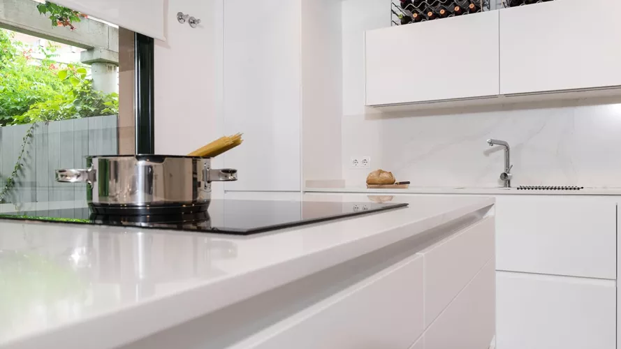 Encimera blanca cocina