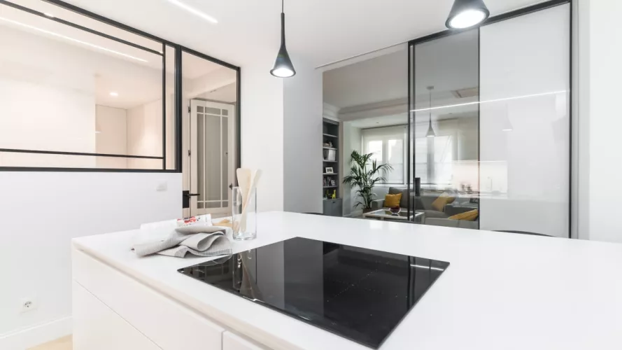 Encimera Corian blanca en cocina Santos