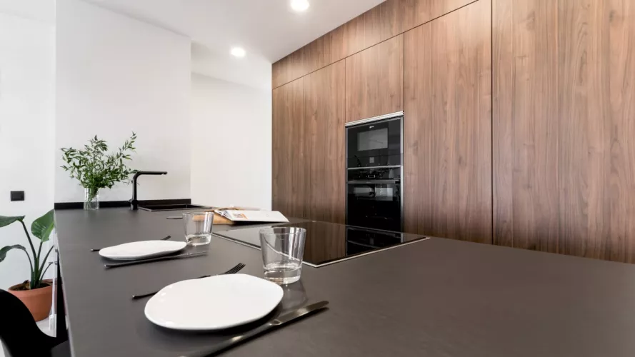 Encimera Dekton con zona barra