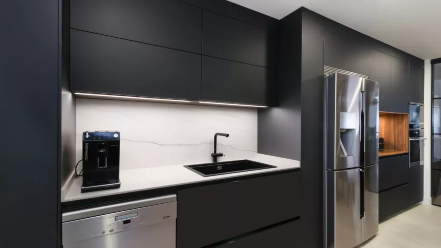 Frente muebles altos y bajos negro