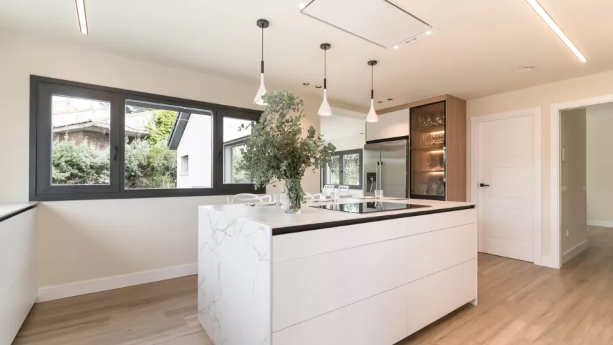 Isla central con encimera Dekton