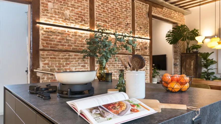 Isla central con encimera Pitt Cooking