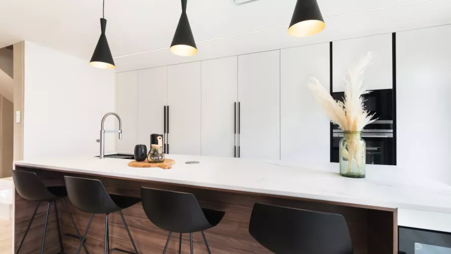 Isla central con zona barra