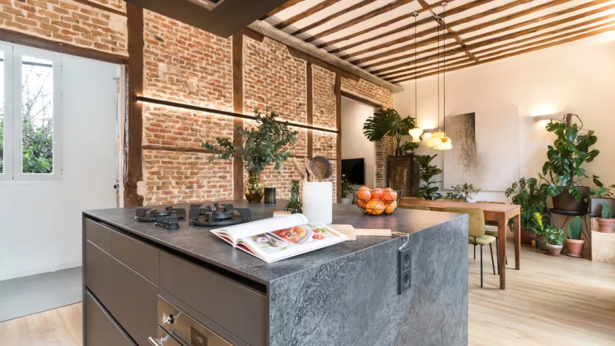 Isla central en cocina Santos gris