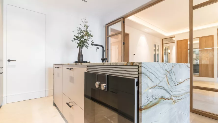 Isla central muebles bajos zona aguas