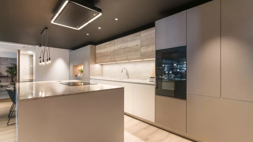 Cocina Santos blanca, gris y roble