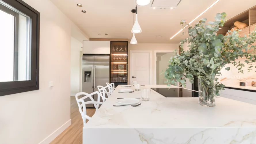 Isla con encimera Dekton