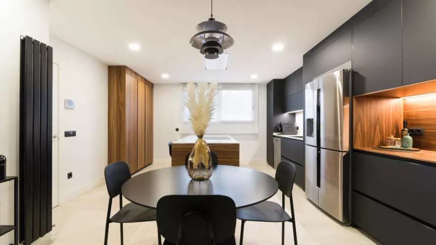 Mesa redonda en cocina