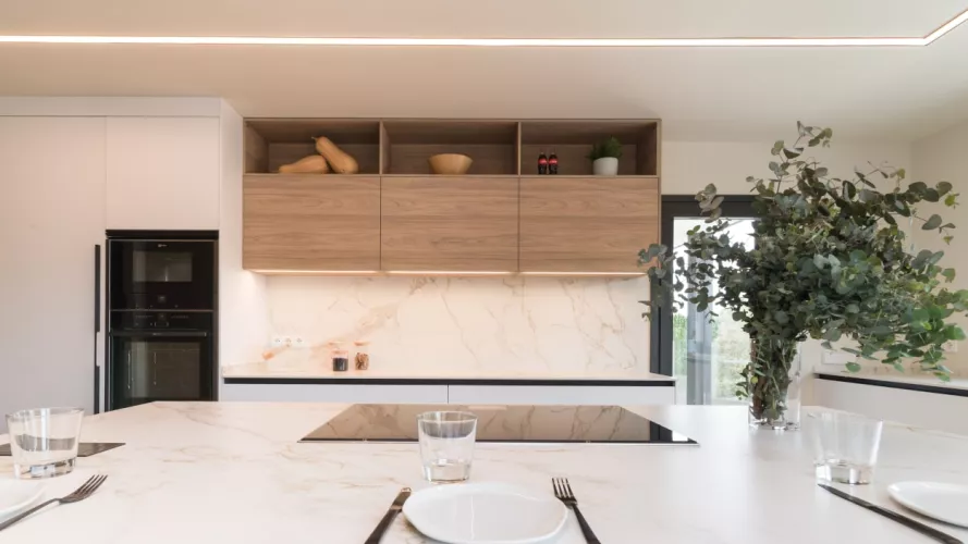 Muebles altos Santos en olmo claro