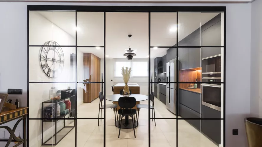 Puertas en cristal y aluminio negro