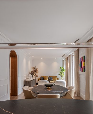 Cocina con carácter y equilibrio cromático