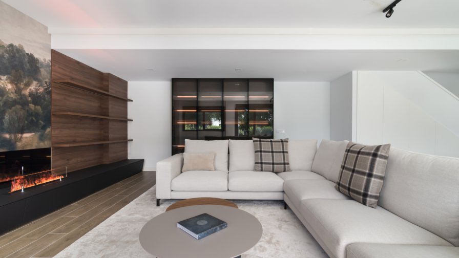 Salón moderno con vitrina Santos