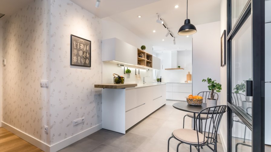 Cocina Santos blanca abierta al salón