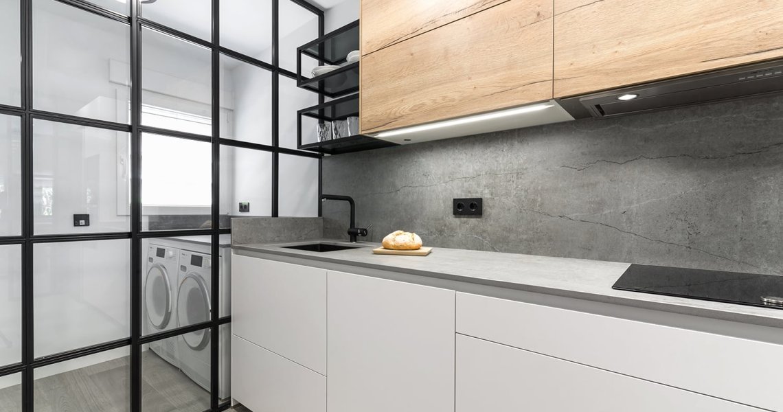 Cocina Moderna en Color Blanco y Roble con Muebles de Cocina Santos