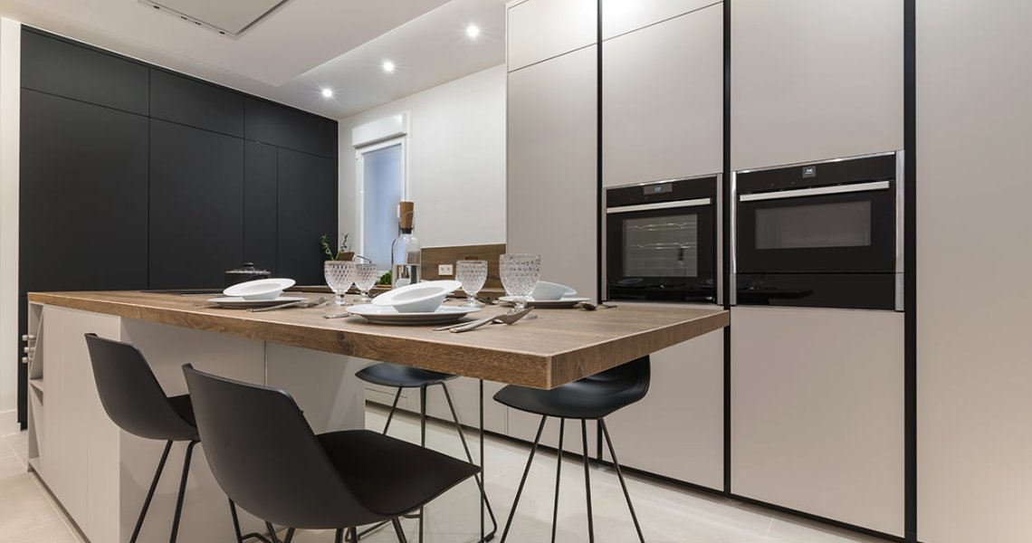 Cocina Santos blanca y negra con isla | Docrys & DC