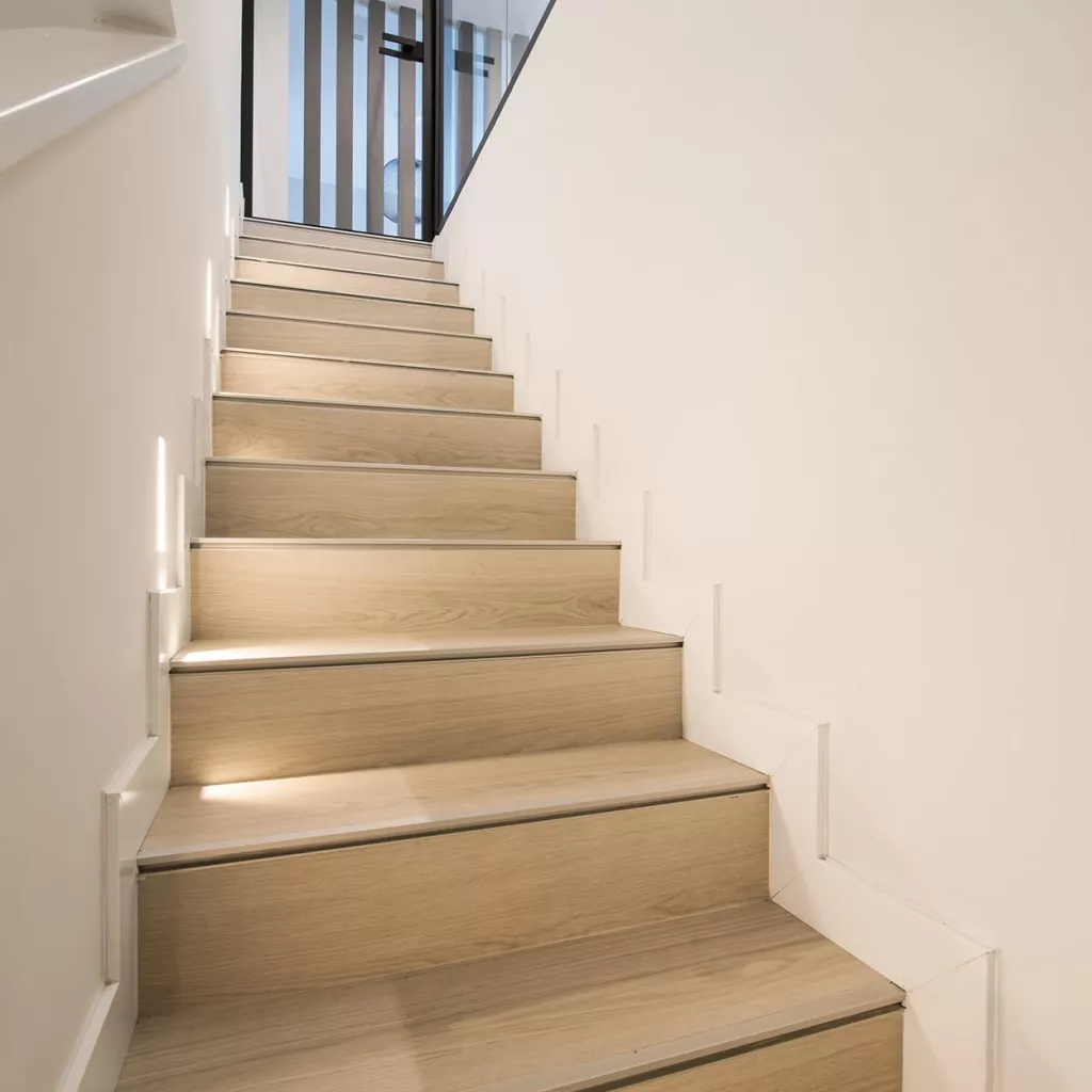 escaleras acceso a vivienda
