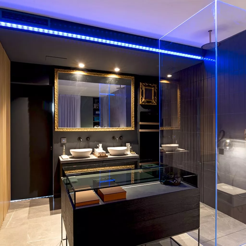 Led azul en baño