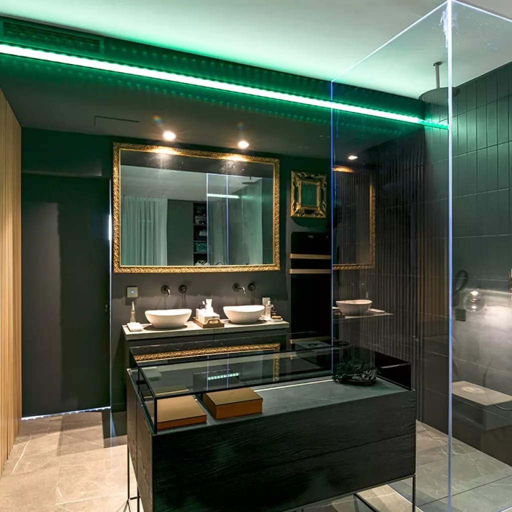 Led verde en cuarto de baño