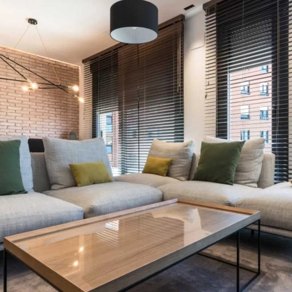 Diseño salón sofá MC y mesa baja Emede