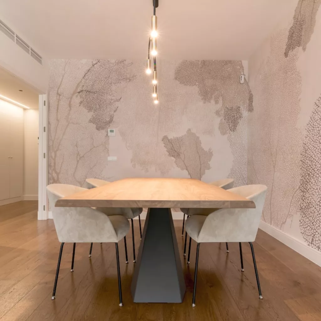 Salón comedor con mesa Cattelan y sillas Capdell