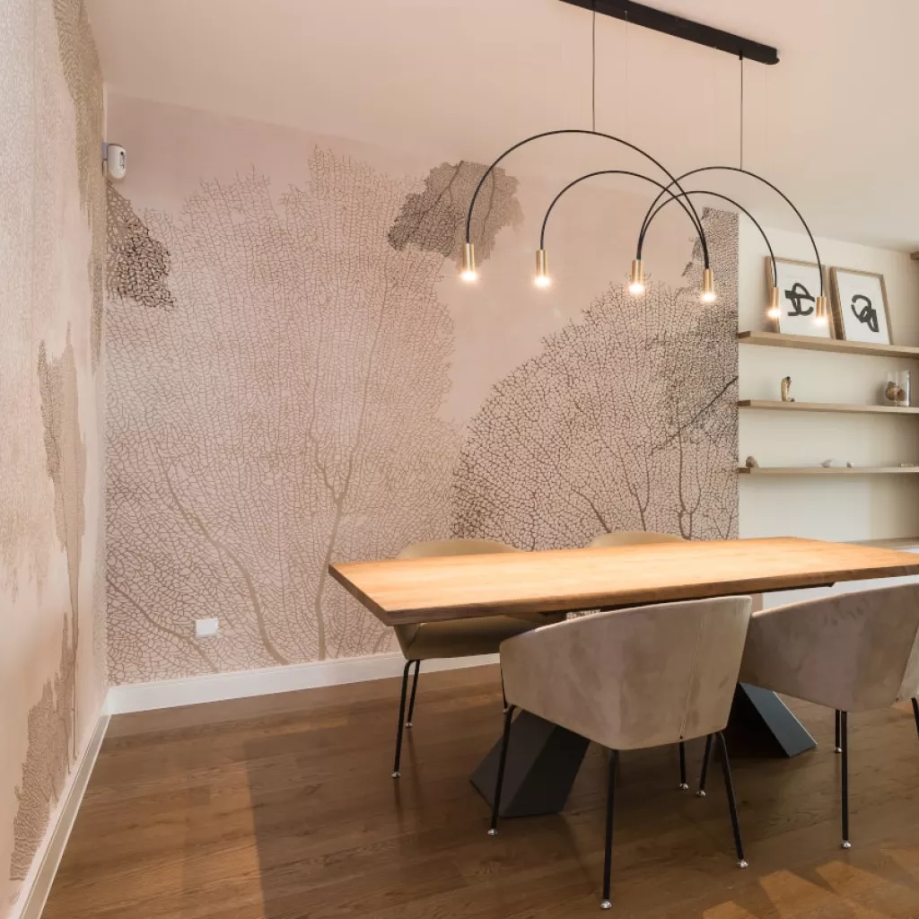 Salón comedor con lámpara Estiluz