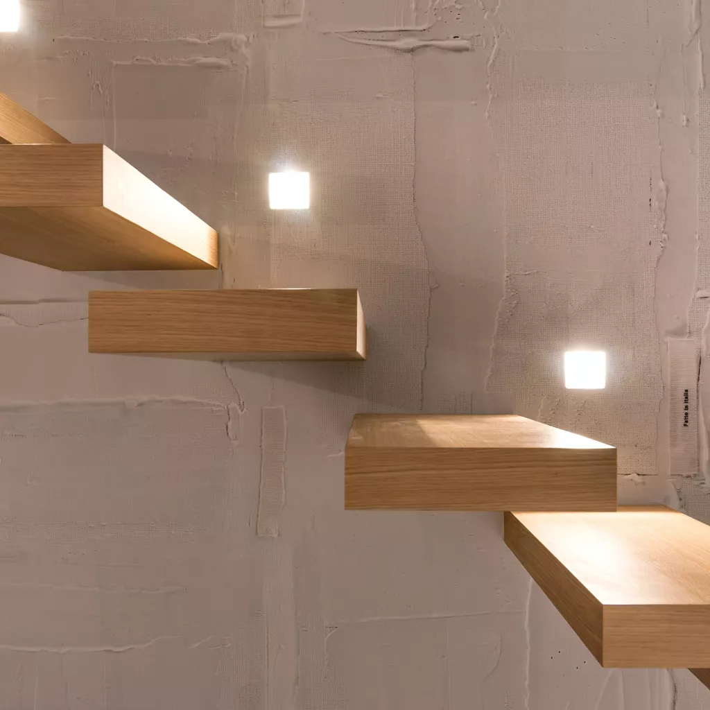 Detalle escaleras acceso cama