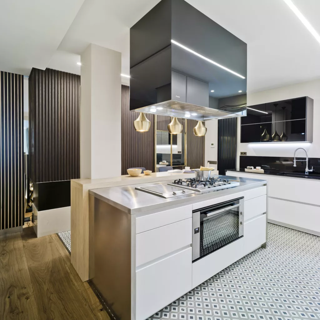 Cocina de diseño moderno y lujo en L en Madrid