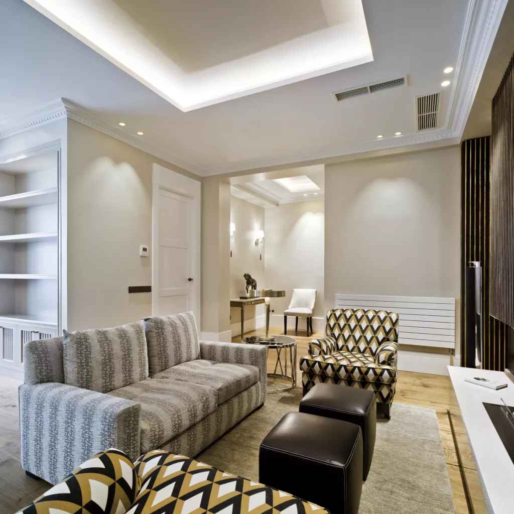 Cocina de diseño moderno y lujo en L en Madrid