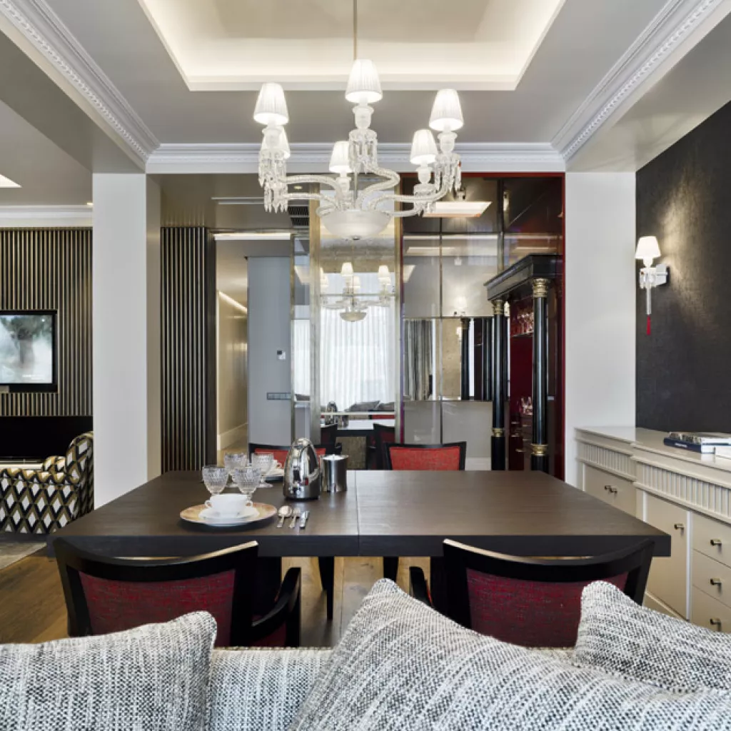 Cocina de diseño moderno y lujo en L en Madrid