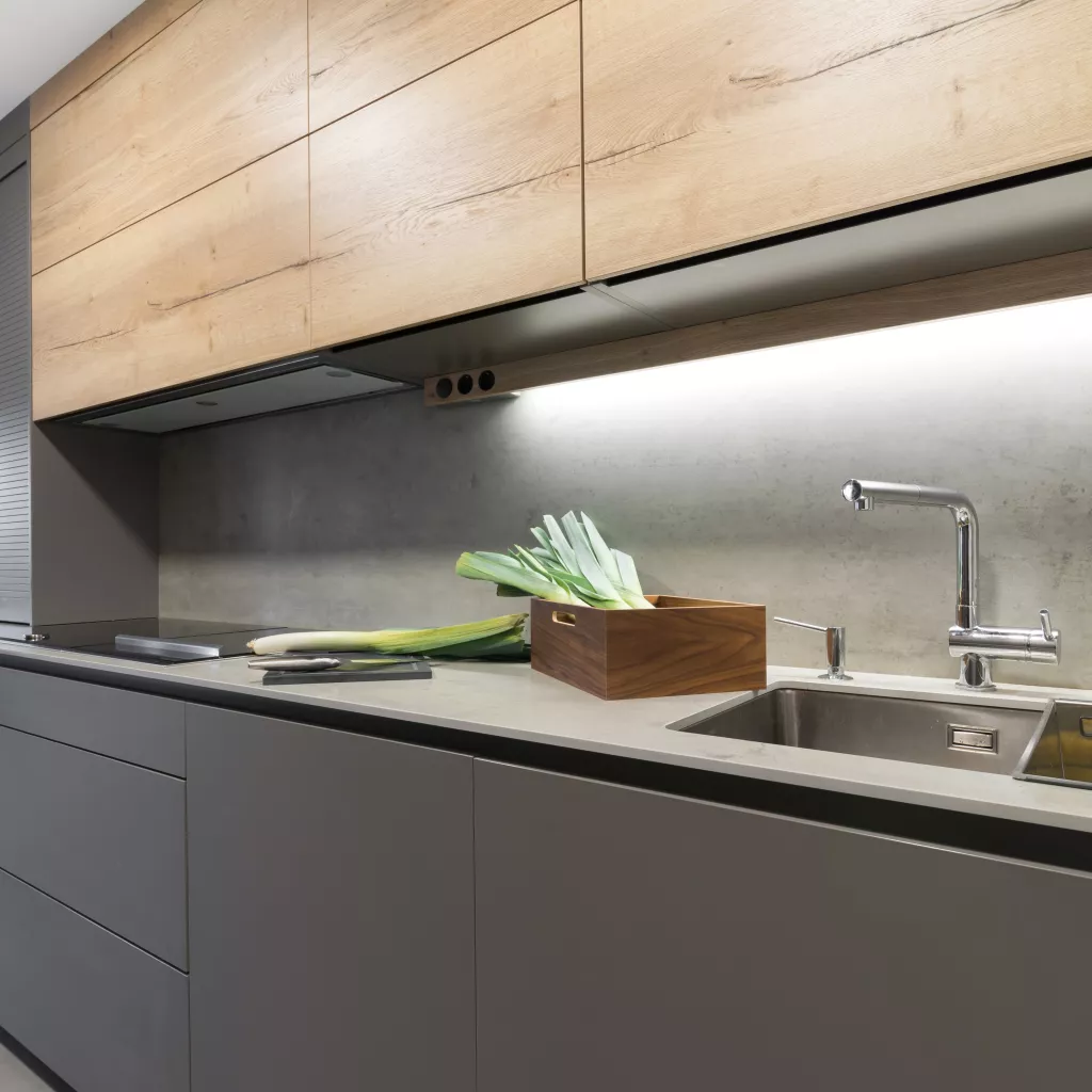 Cocina Santos, frente de cocina madera gris madera zona aguas y encimera