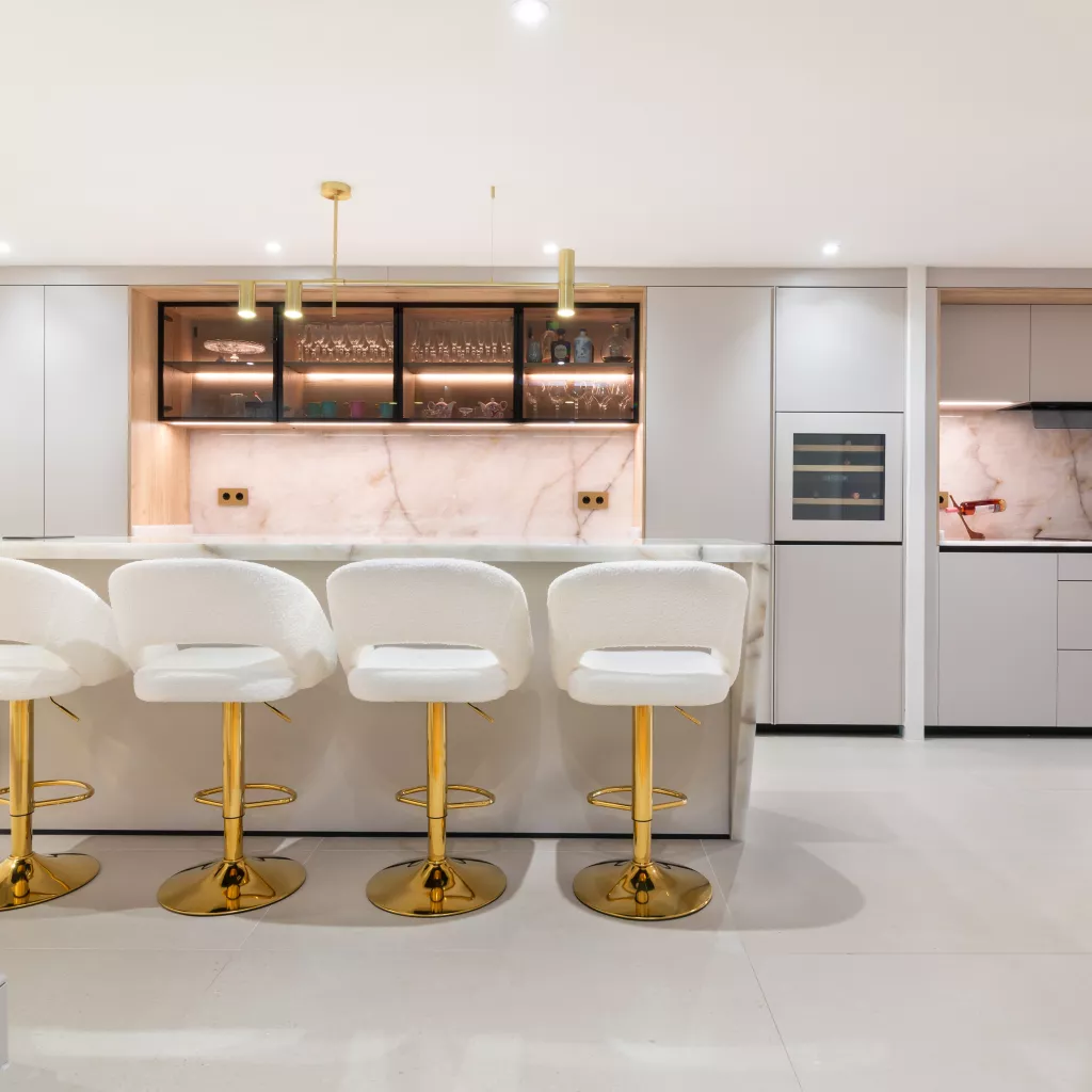 Cocina abierta de líneas elegantes