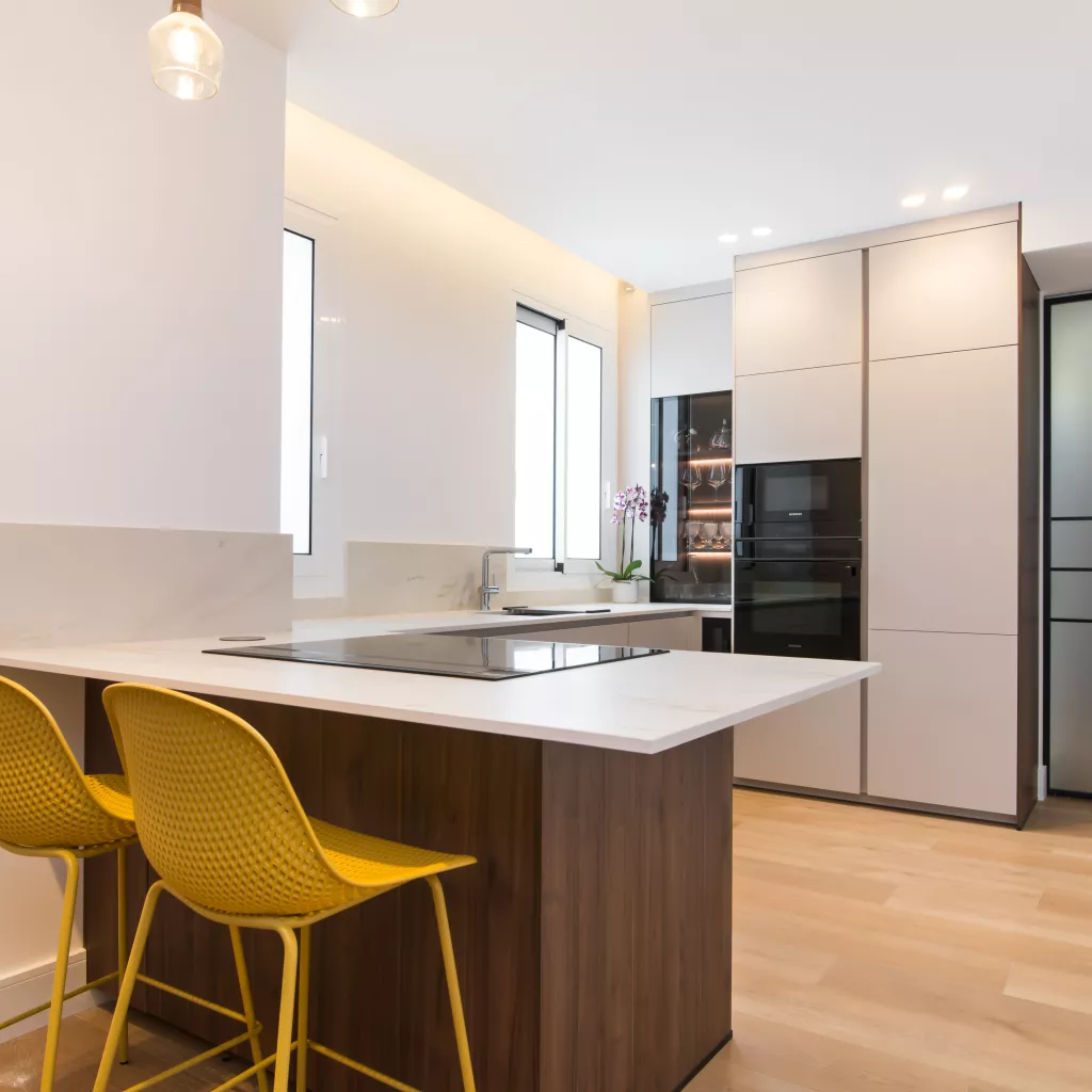 Cocina abierta con península en Madrid