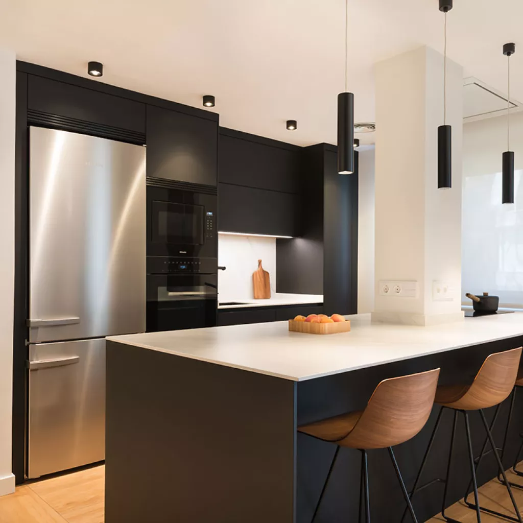 Cocina Negro Seda con Isla