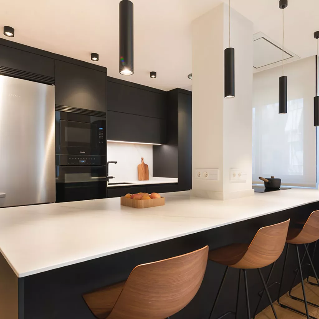 Cocina Negro Seda con Isla