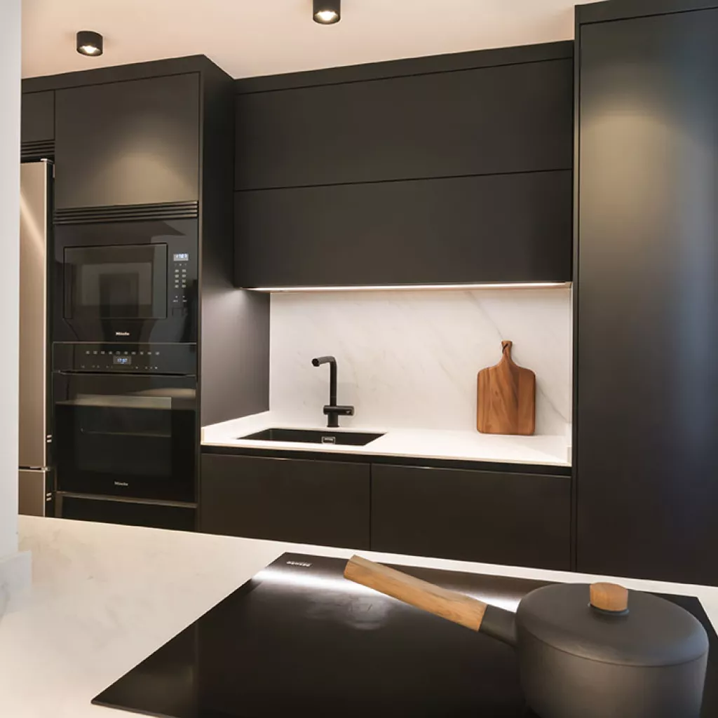 Cocina Negro Seda con Isla