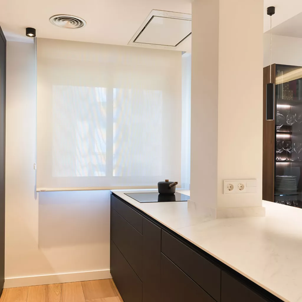 Cocina Negro Seda con Isla